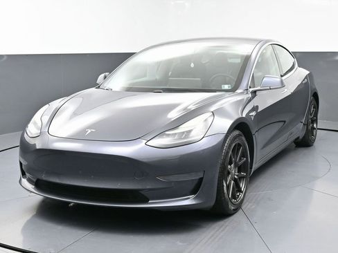 Used 2020 Tesla Model 3 Standard Range Plus image 4