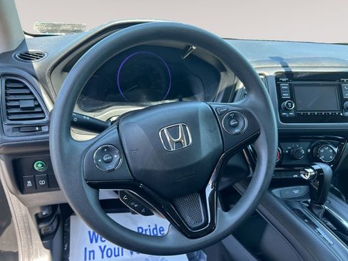 Used 2022 Honda HR-V LX image 12