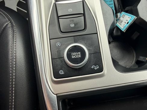 Used 2020 Ford Explorer XLT w/ Equipment Group 202A AWD/4WD image 15