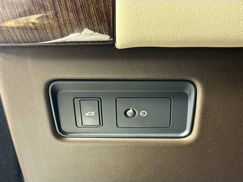 Used 2019 Land Rover Range Rover Sport HSE image 12