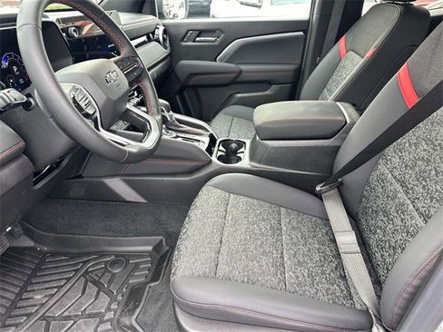 Used 2025 Chevrolet Colorado Z71 w/ Technology Package image 9