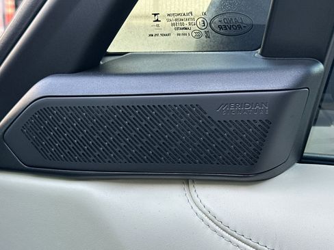 Used 2024 Land Rover Range Rover Long Wheelbase Autobiography image 16