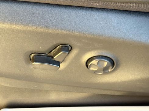 Used 2022 Chrysler Pacifica Limited image 25