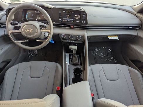 New 2025 Hyundai Elantra SE image 27