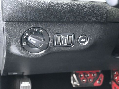 Used 2022 Dodge Challenger SXT w/ Driver Convenience Group RWD image 16