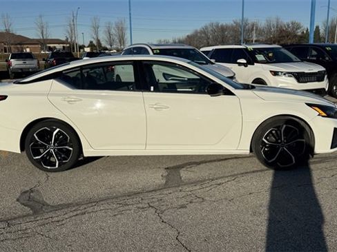Used 2024 Nissan Altima 2.5 SR image 9