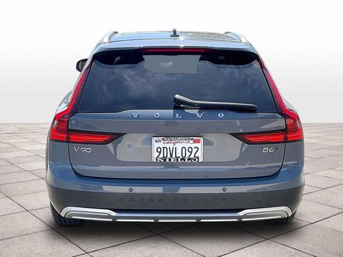 Used 2023 Volvo V90 B6 Cross Country Ultimate AWD/4WD image 7