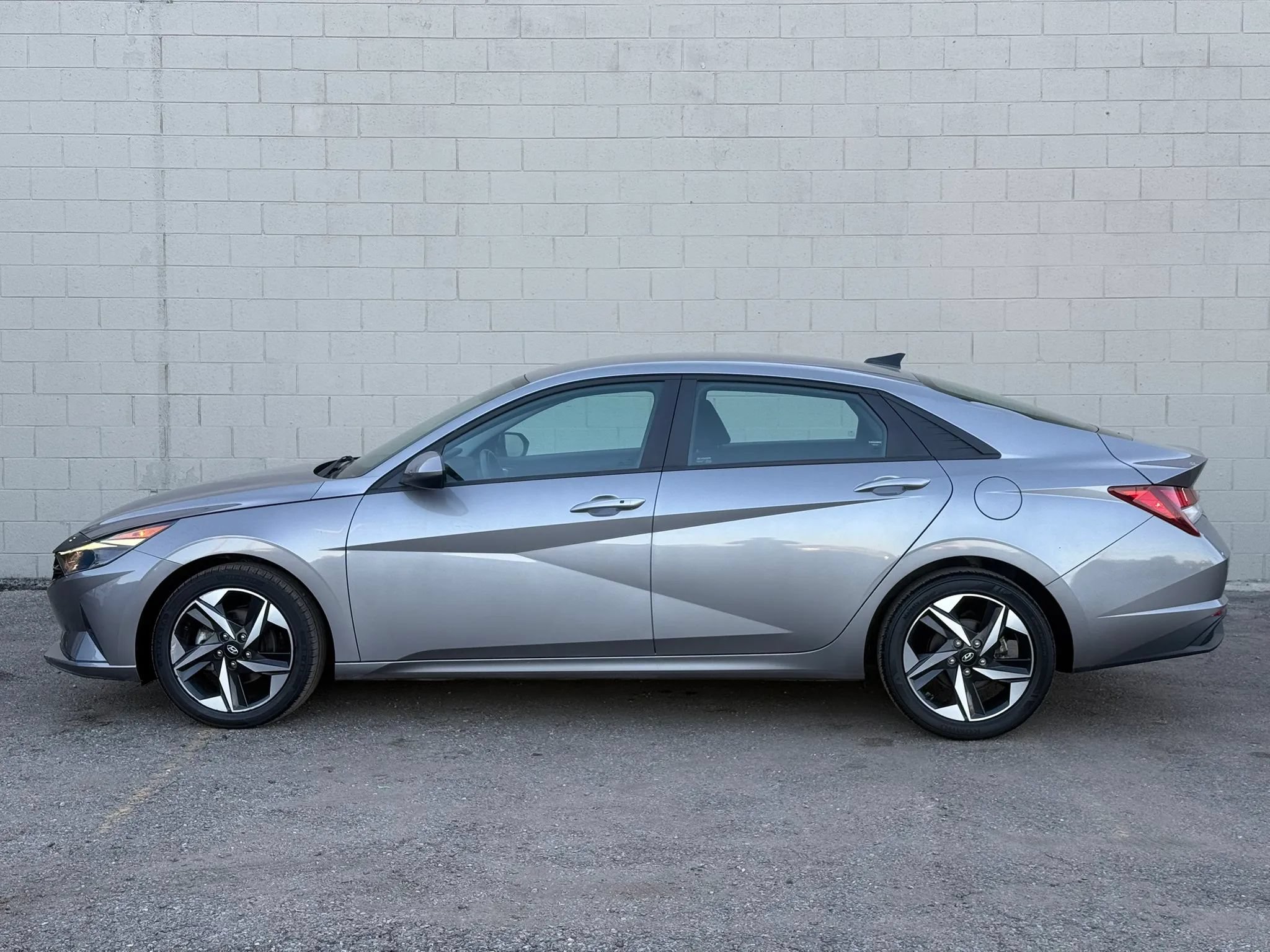 Used 2023 Hyundai Elantra SEL w/ Convenience Package FWD image 2