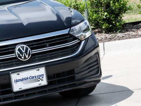 Used 2023 Volkswagen Jetta SE image 10