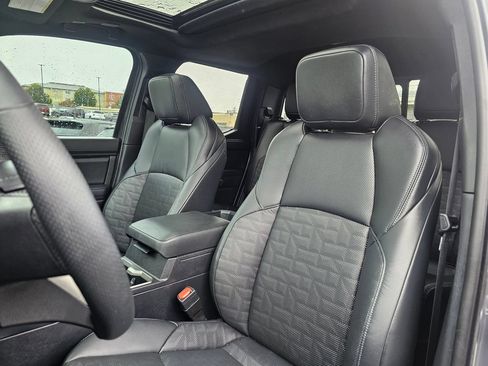 Used 2025 Toyota Tacoma TRD Sport AWD/4WD image 21