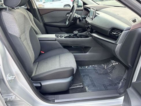 Used 2022 Nissan Rogue SV AWD/4WD image 17