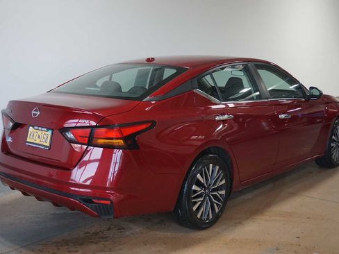 Used 2024 Nissan Altima 2.5 SV image 7