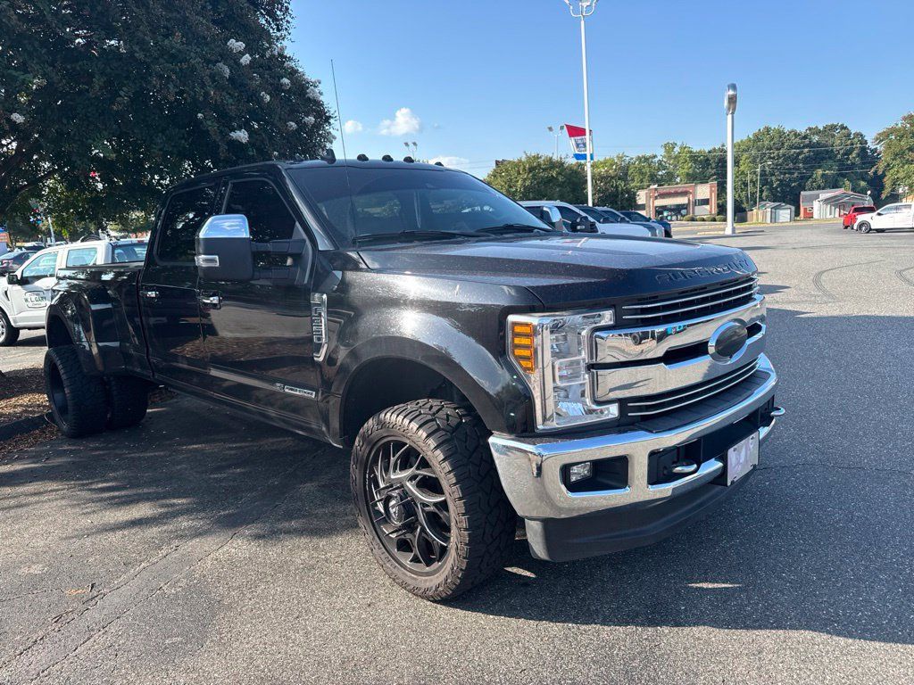 Used 2019 Ford F350 Lariat w/ Lariat Ultimate Package AWD/4WD image 2