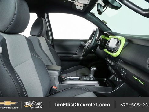 Used 2020 Toyota Tacoma TRD Sport AWD/4WD image 20