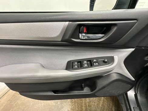 Used 2019 Subaru Outback 2.5i Premium image 18