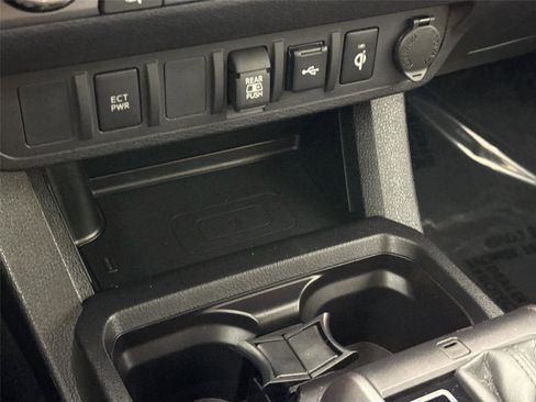 Certified 2023 Toyota Tacoma TRD Off-Road AWD/4WD image 24