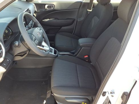 New 2026 Hyundai Venue SE image 5