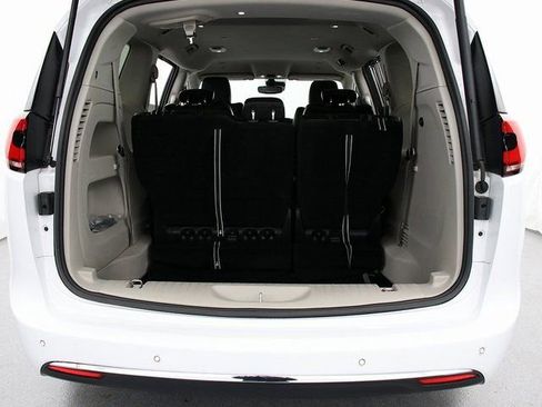Used 2024 Chrysler Pacifica Touring-L FWD image 28