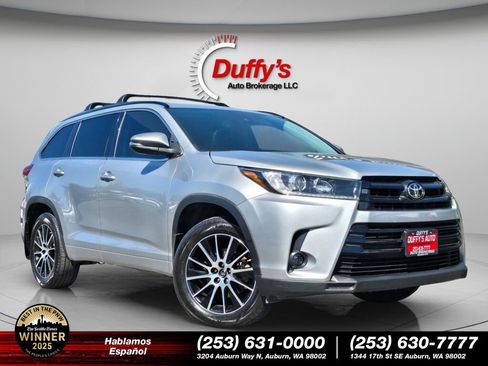 Used 2017 Toyota Highlander SE AWD/4WD image 1