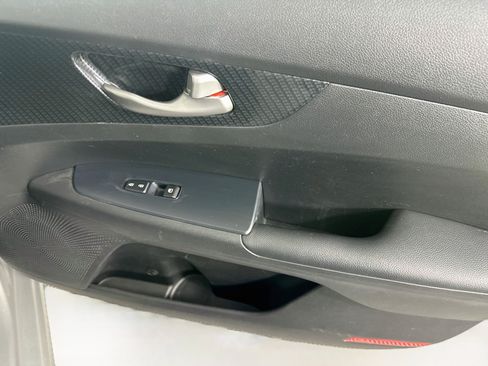 Used 2020 Kia Forte LXS FWD image 29