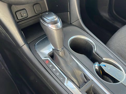 Used 2018 Chevrolet Equinox LT image 21