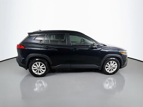 Certified 2025 Toyota Corolla Cross LE w/ Moonroof Package FWD image 8