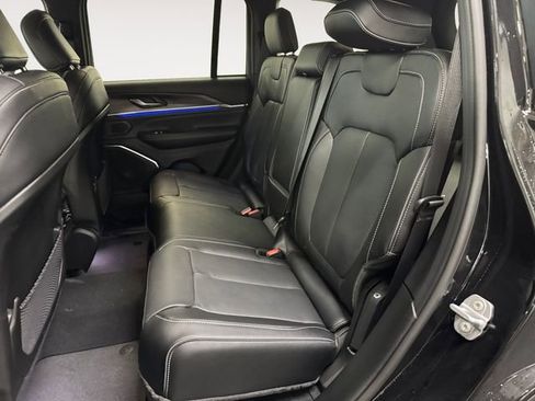 Used 2025 Jeep Grand Cherokee Overland image 21