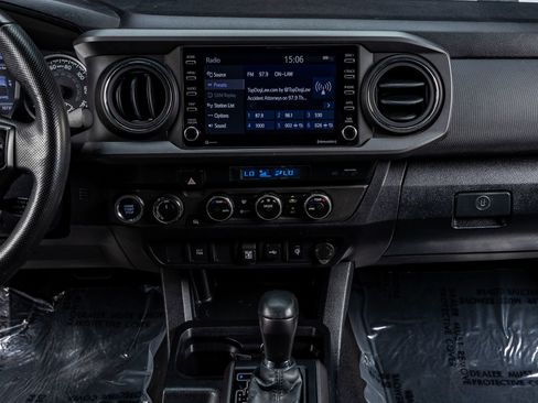 Used 2022 Toyota Tacoma TRD Off-Road image 22