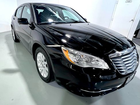 Used 2012 Chrysler 200 Touring image 3