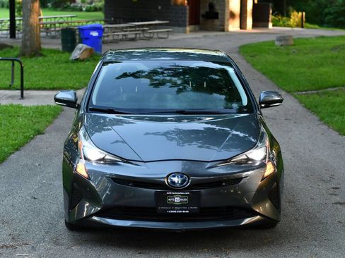 Used 2018 Toyota Prius Two image 2