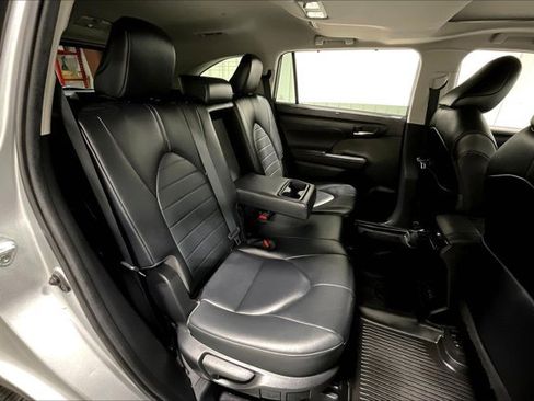 Used 2023 Toyota Highlander XLE AWD/4WD image 27