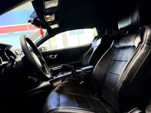 Used 2017 Ford Mustang GT w/ GT Performance Package RWD image 5
