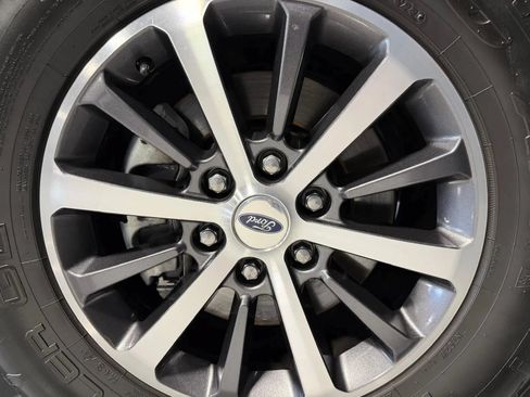 Used 2018 Ford Expedition Max XLT w/ Equipment Group 202A AWD/4WD image 10