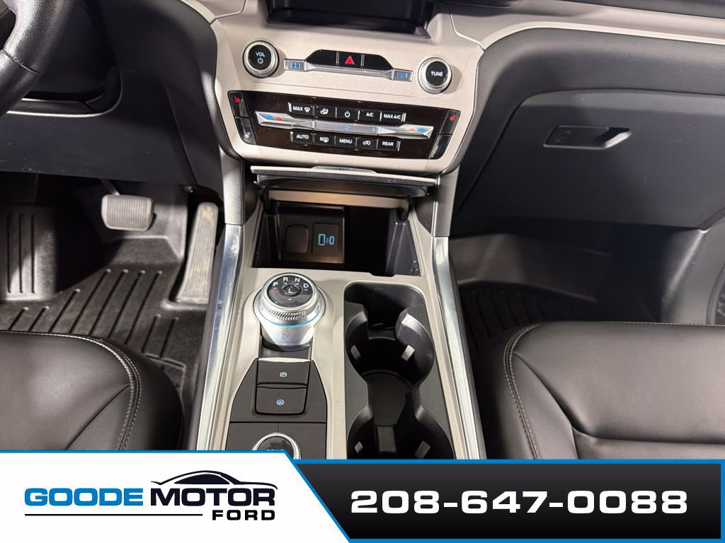 Used 2023 Ford Explorer XLT w/ Equipment Group 202A AWD/4WD image 17