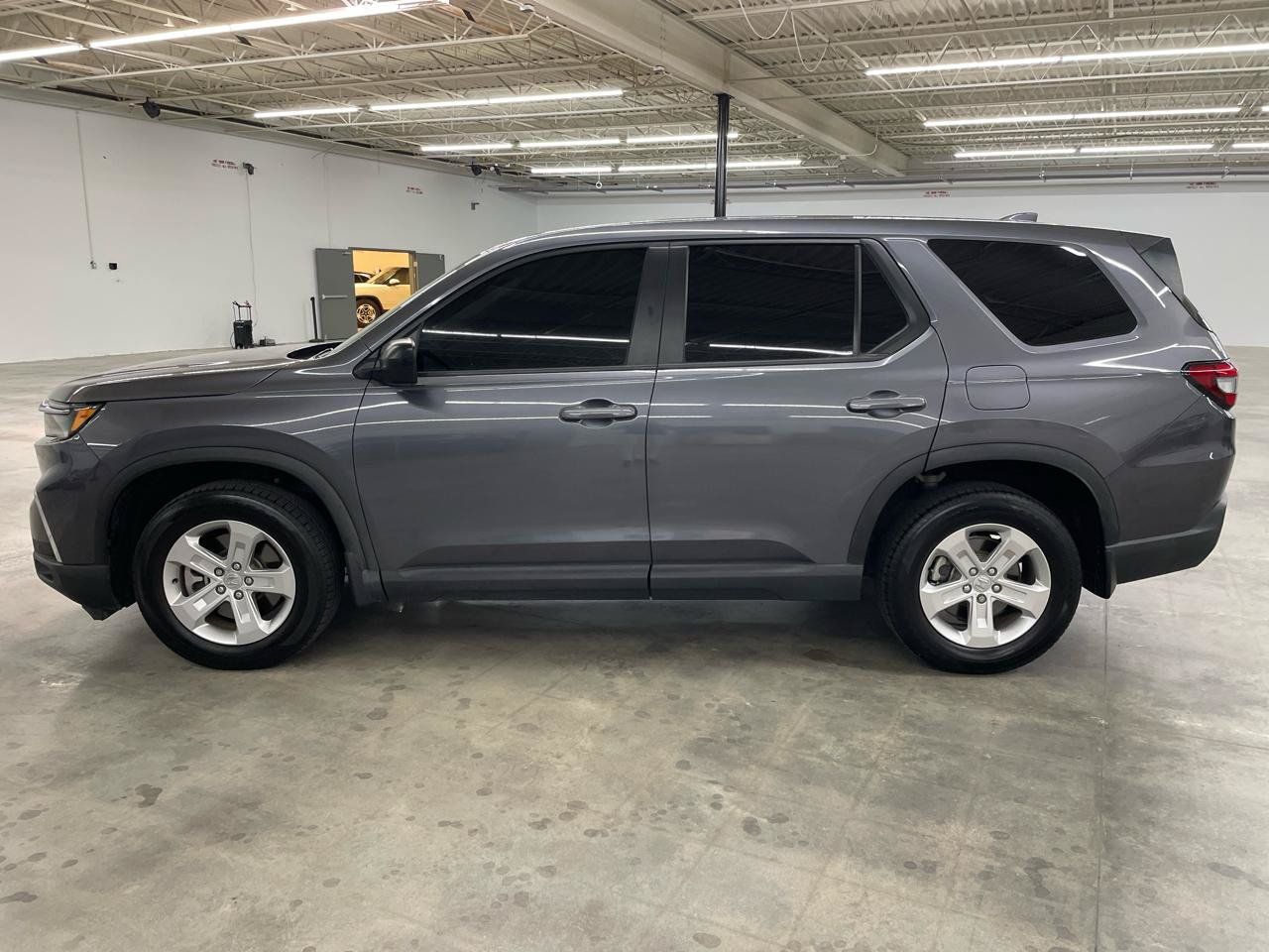 Used 2023 Honda Pilot LX image 12