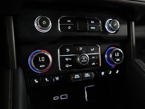 Used 2023 GMC Yukon AT4 AWD/4WD image 24