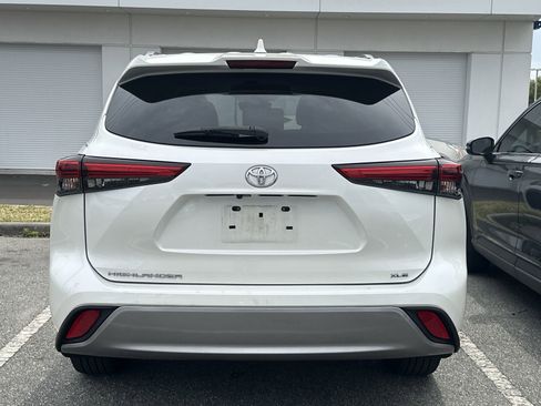 Used 2021 Toyota Highlander XLE image 4