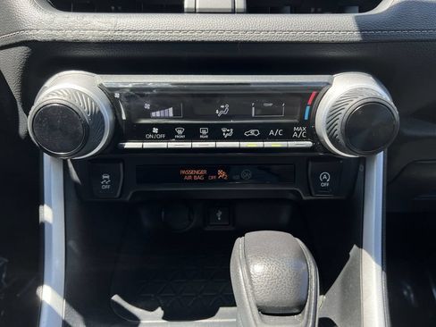 Used 2021 Toyota RAV4 LE AWD/4WD image 19