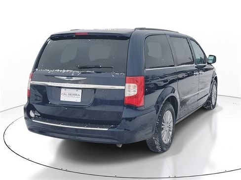 Used 2015 Chrysler Town & Country Touring-L w/ Driver Convenience Group image 4