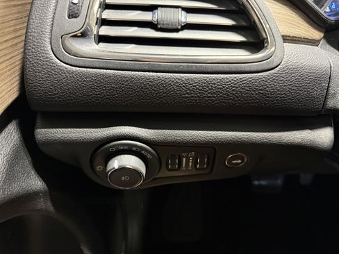 Used 2015 Chrysler 200 C w/ Navigation & Sound Group I image 16