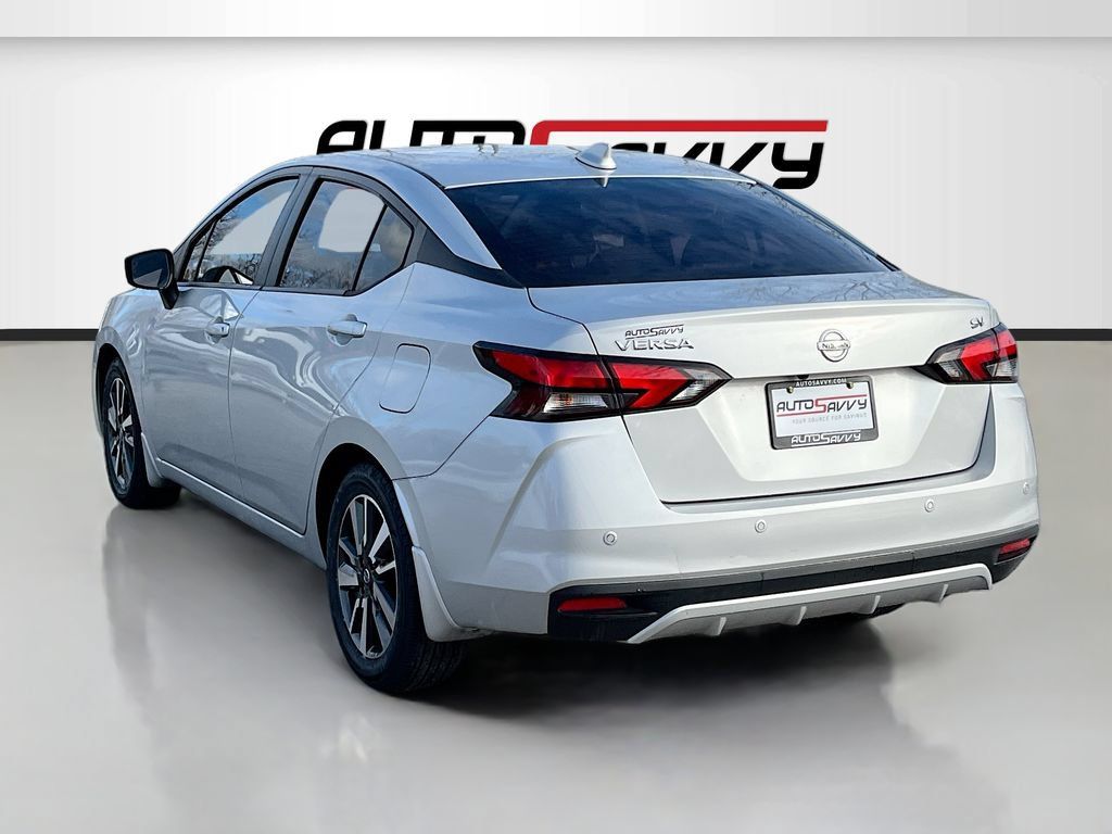 Used 2022 Nissan Versa SV FWD image 5