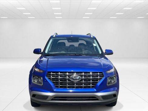 New 2025 Hyundai Venue SEL FWD image 2