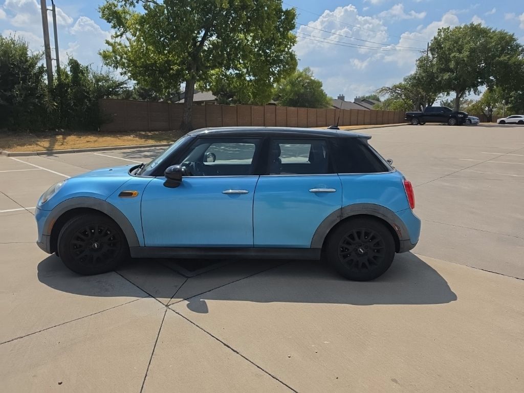 Used 2016 MINI Cooper 4-Door Hardtop w/ Media Package FWD image 5
