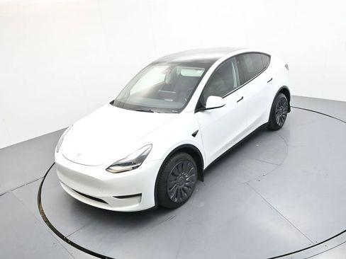 Used 2023 Tesla Model Y Long Range AWD/4WD image 23