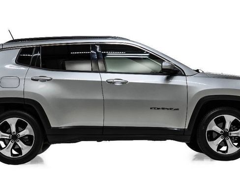 Used 2017 Jeep Compass Latitude w/ Popular Equipment Group FWD image 5