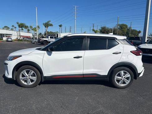 Used 2021 Nissan Kicks S image 4