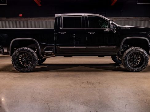 Used 2024 Chevrolet Silverado 2500 High Country w/ Midnight Edition image 11