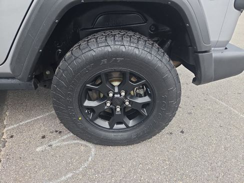 Used 2021 Jeep Wrangler Sport image 10