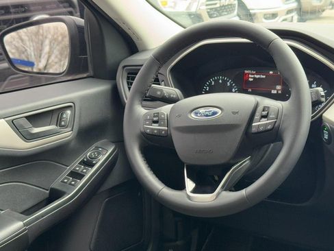 Used 2022 Ford Escape SE w/ SE Sport Appearance Package image 12