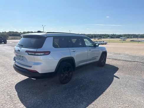 Used 2023 Jeep Grand Cherokee L Laredo AWD/4WD image 7